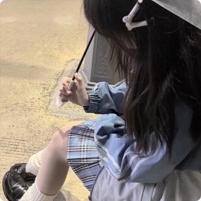 橘衫男子
